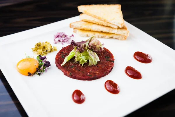 Classic steak tartare — Stock Photo, Image