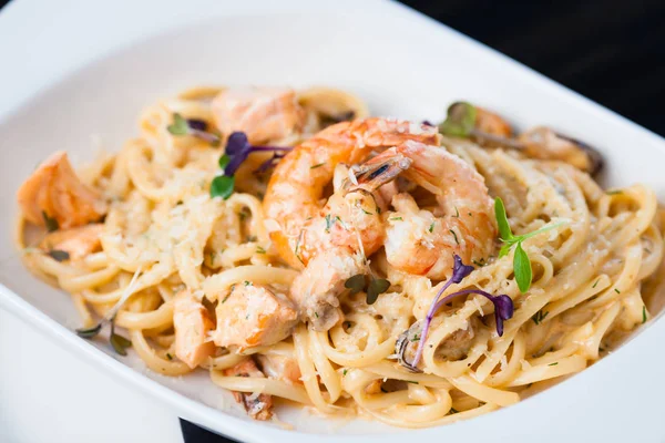 Creamy seafood pasta — Stock Photo, Image