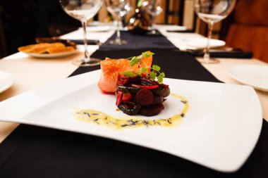 Sebze ile füme alabalık