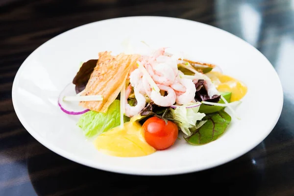 Shrimp salad with sauce — Stock Photo, Image