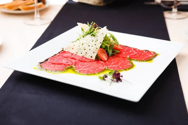 Beef carpaccio with salad — Stock Photo, Image