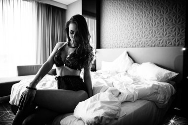 yatakta iç çamaşırı