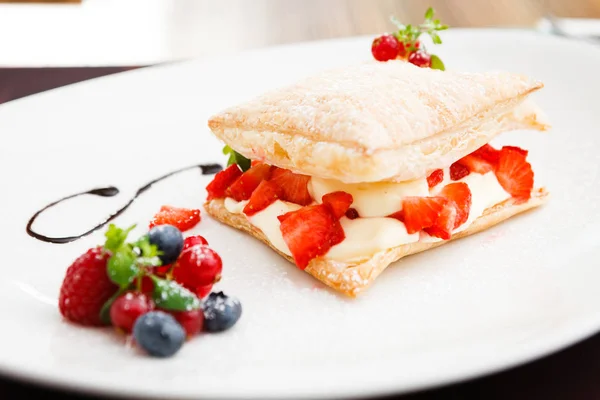 Sweet strudel with peach — Stock Photo, Image