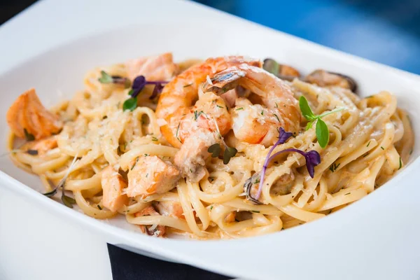 Creamy seafood pasta — Stock Photo, Image