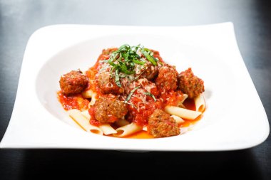 Köfte penne makarna