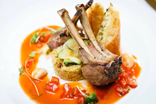 Agnello grigliato con cous-cous — Foto Stock