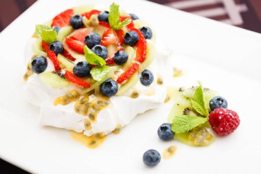 ev yapımı Pavlova kek