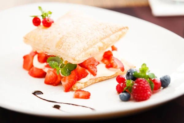 Sweet strudel with peach — Stock Photo, Image