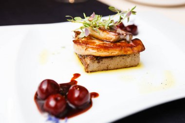 Kızarmış kaz ciğeri