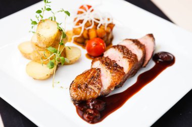 armut ile kızarmış ördek