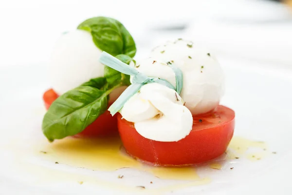 Queijo Mozarella com tomates — Fotografia de Stock