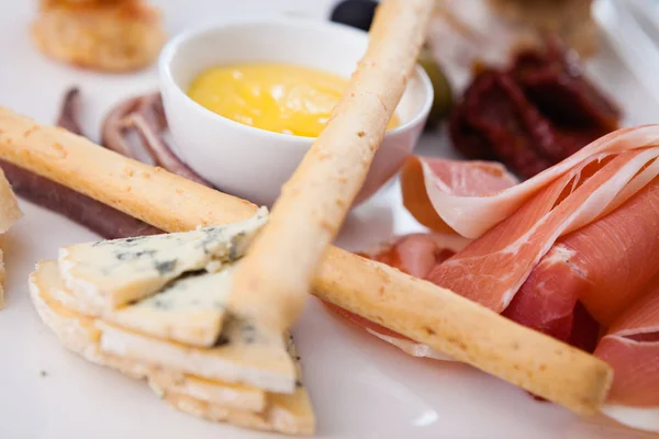 Tapas platter with ham — Stock Photo, Image