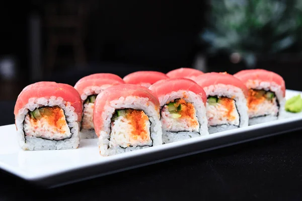 Tonijn Zachte Krab Vliegende Vis Roe Pittige Roomkaas Broodjes Geserveerd — Stockfoto