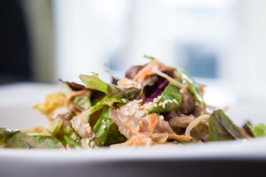 Tavuk ve şehriye salatası