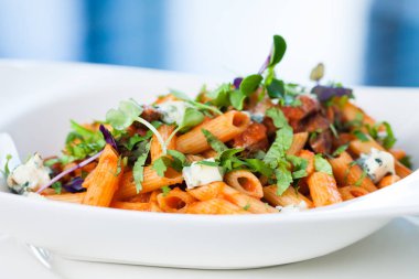 Sığır eti ile domates makarna