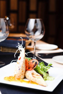 peynir trio, Kamkat sos ve fıstıklı pilav ile doldurulmuş tavuk fileto