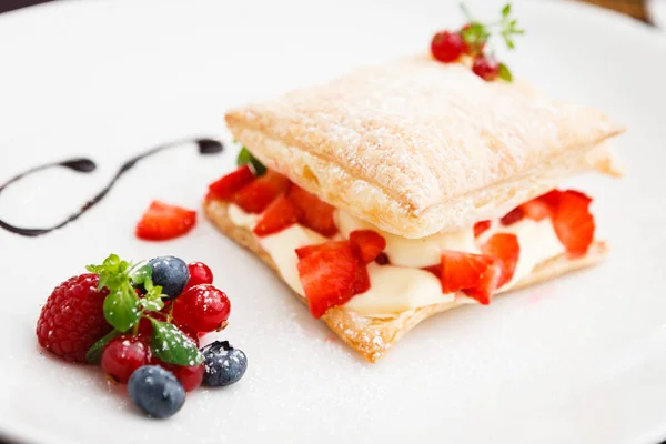 Sweet strudel with peach — Stock Photo, Image