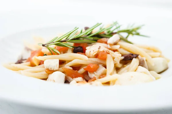 Pasta met zeebrasem — Stockfoto