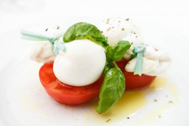 Mozarella peynir domates ile