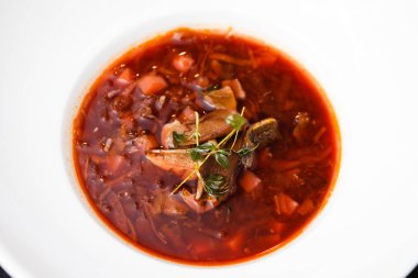 Borsch kırmızı pancar çorbası