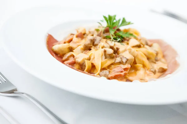 Pasta med sopp – stockfoto