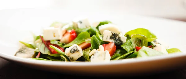 Salad with strawberry — Stock Photo, Image