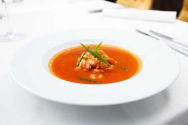 Karides ile sarımsak çorbası