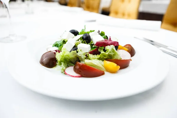 Salad with feta cheese — Stock Photo, Image