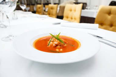 Karides ile sarımsak çorbası