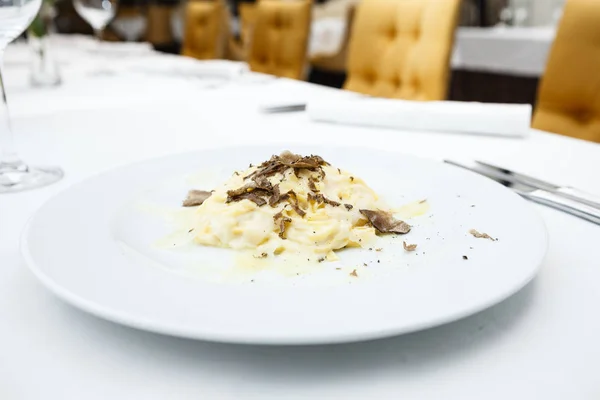 Taglolini pasta met truffels — Stockfoto