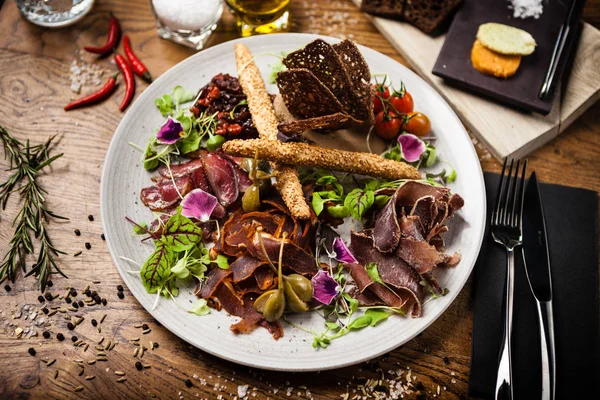 Meat platter for two served on a plate in restaurant — Stockfoto