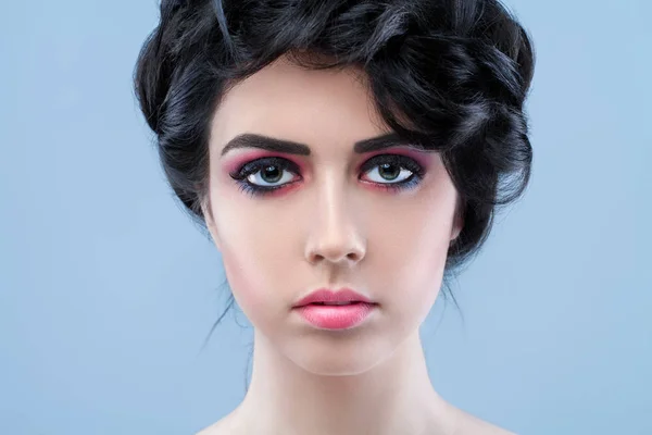 Retrato Close Menina Bonita Jovem Com Maquiagem Arte Uma Alta — Fotografia de Stock