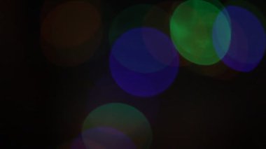 Yuvarlak Bokeh Noel 'i ve mutlu yıllar ışıltılı ışıklar. Siyah arkaplan ile soyut bokeh
