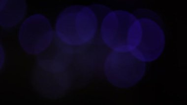 Yuvarlak Bokeh Noel 'i ve mutlu yıllar ışıltılı ışıklar. Siyah arkaplan ile soyut bokeh