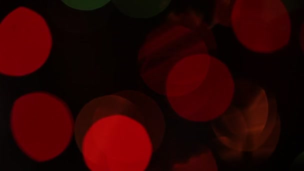 円形のボケクリスマスと幸せな新年の輝きの光 黒を基調とした抽象的なボケ — ストック動画