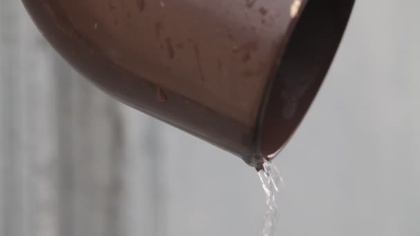 Agua Fluye Una Tubería Agua Lluvia Que Fluye Del Primer — Vídeos de Stock