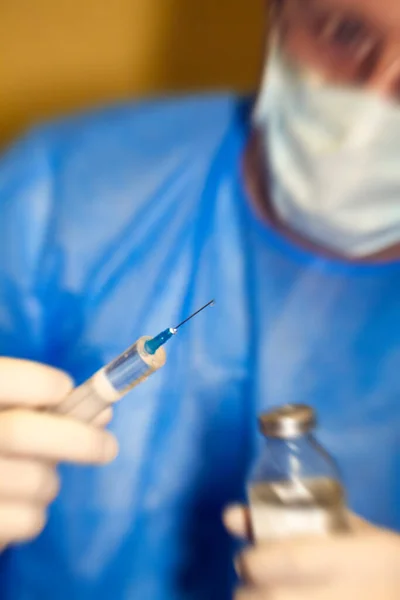 Medical Doctor Holding Syringe Hospital — Stock Photo, Image