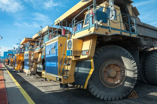 Trucks at repairs — Stock Photo, Image