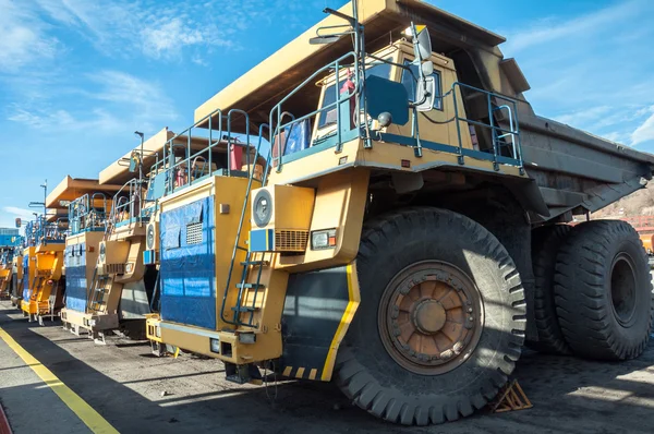 Trucks at repairs — Stock Photo, Image