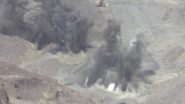 露天矿的爆破缩小 — 图库视频影像