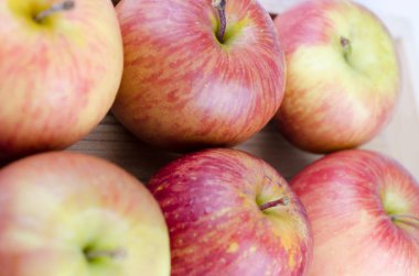 Beyaz arka plan üzerinde izole Kırmızı elma fotoğraf