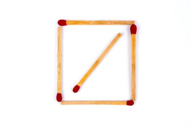 Kükürt izole kibrit kutusu başlangıç hafif ateş ile eşleşir.