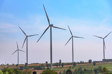 Eko güç. Rüzgar türbinleri elektrik üretiyor