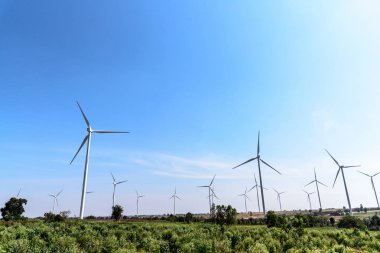 Eko güç. Rüzgar türbinleri elektrik üretiyor