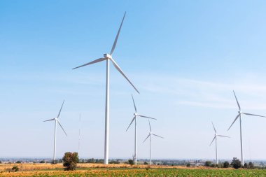 Eko güç. Rüzgar türbinleri elektrik üretiyor