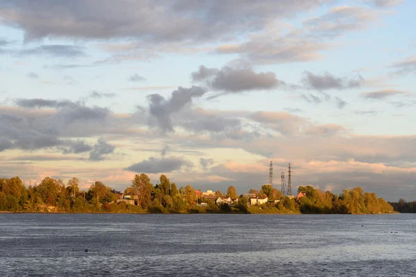 Pohled na řeku Něva na večer. — Stock fotografie