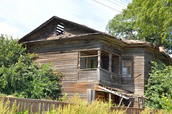 Antico edificio in legno a Vologda . — Foto Stock