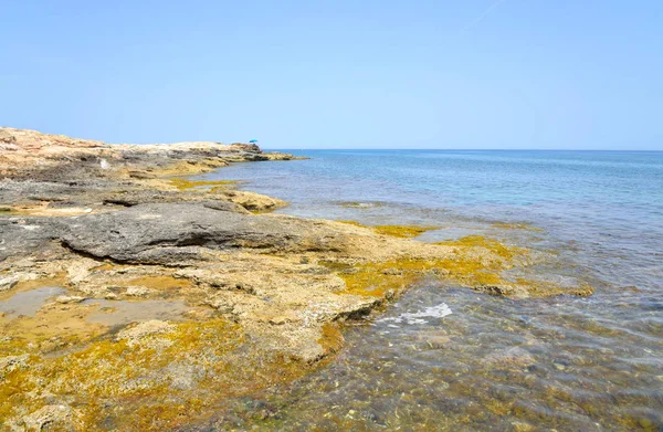 Rochas na costa do Mar Cretano . — Fotografia de Stock