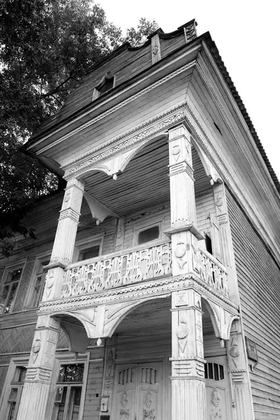 Fragmento de casa de madeira velha . — Fotografia de Stock