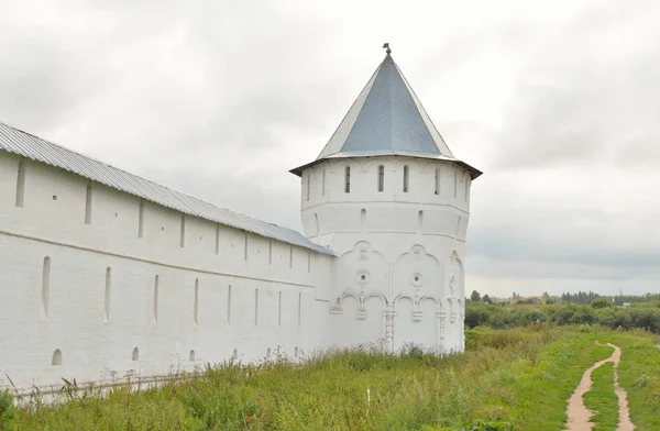 Erőd fal Megváltó Priluki kolostor. — Stock Fotó